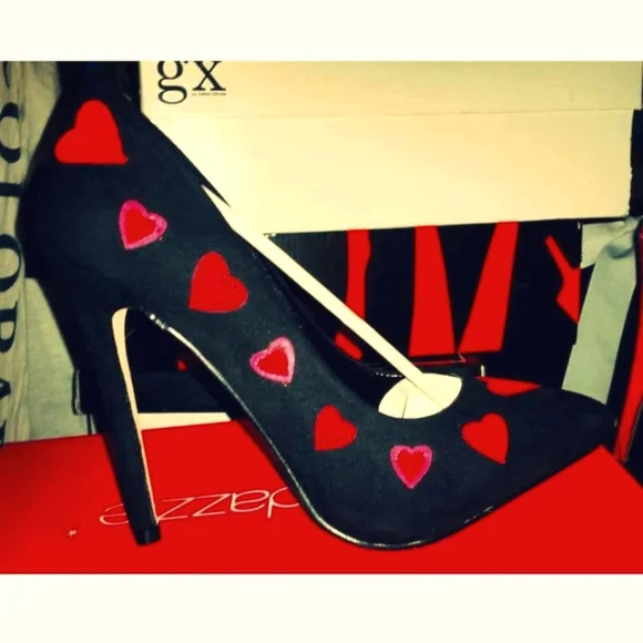 Beautiful Heart Heels - Picture 1 of 8